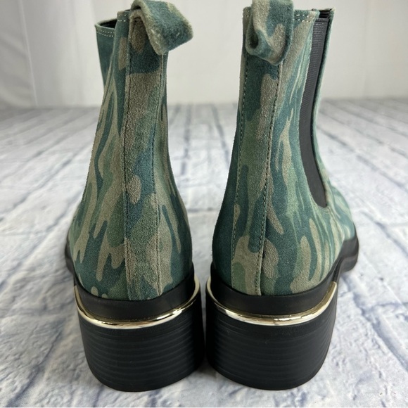 Kenneth Cole New York Levon 2.0 Welt Chelsea Boot
Olive Camouflage Ankle Boots - Picture 5 of 12